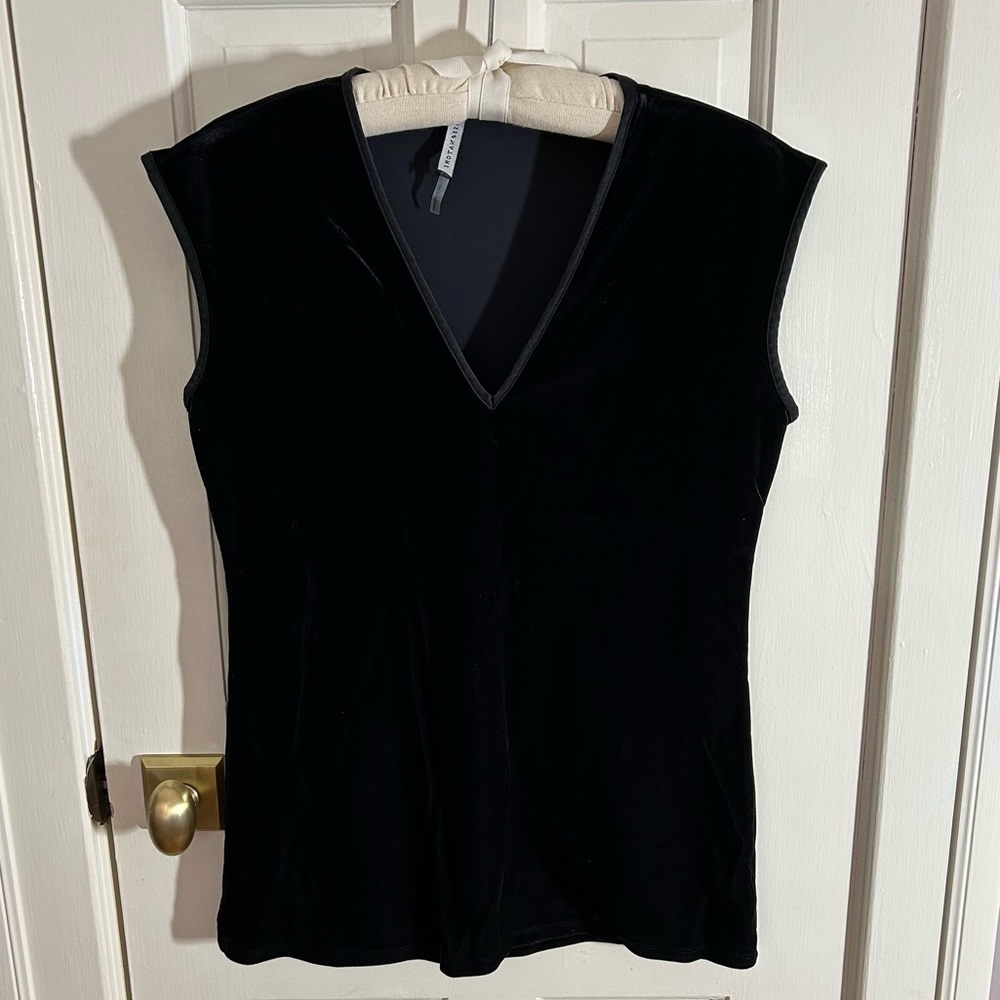 EUC Josie NATORI Velvet Top - SZ Small